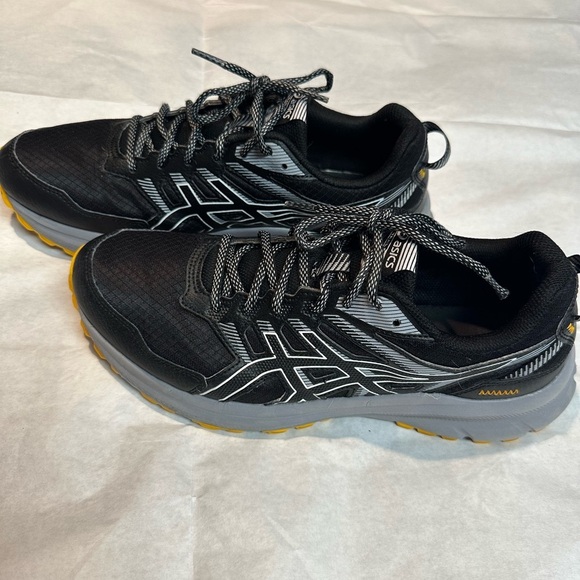 ASICS Black and Gray Sneakers with Yellow Soles - Picture 9 of 11